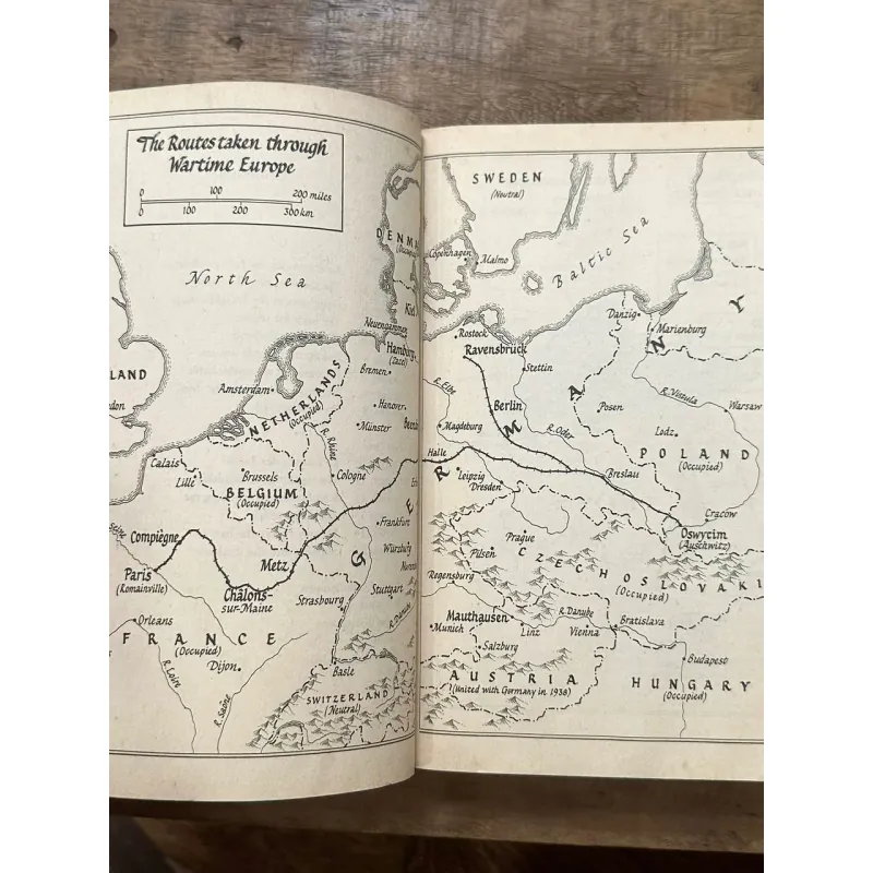 A Train in Winter - Caroline Moorehead 728996