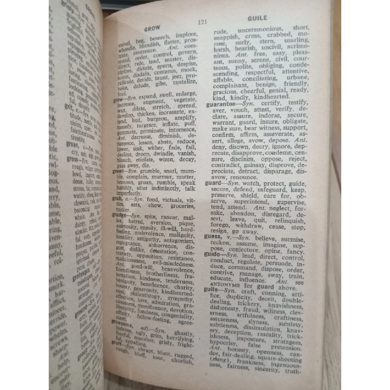 A dictionary of synonyms and antonyms - Joseph Devlin 537860