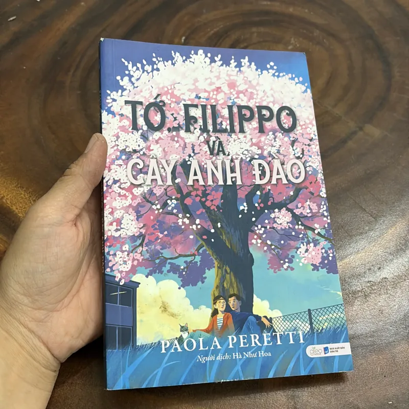 II Văn Học: Tớ Flippo Và Cây Anh Đào - PAOLA PERETTI - 2023 977259