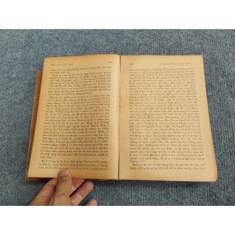 NHÀ VĂN VIỆT NAM (1945 - 1975) TẬP I 517547