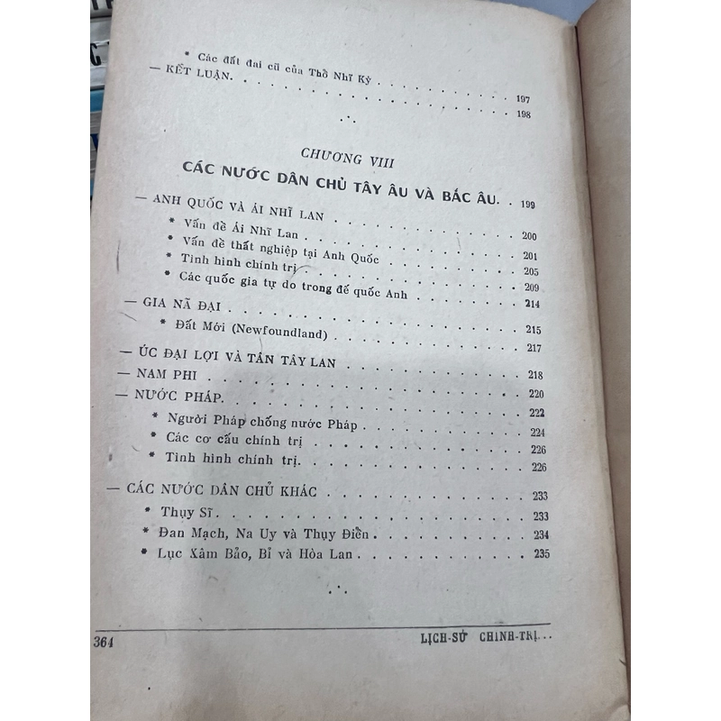 Lịch sử chính trị và bang giao quốc tế - Hoàng Ngọc Thành 366397