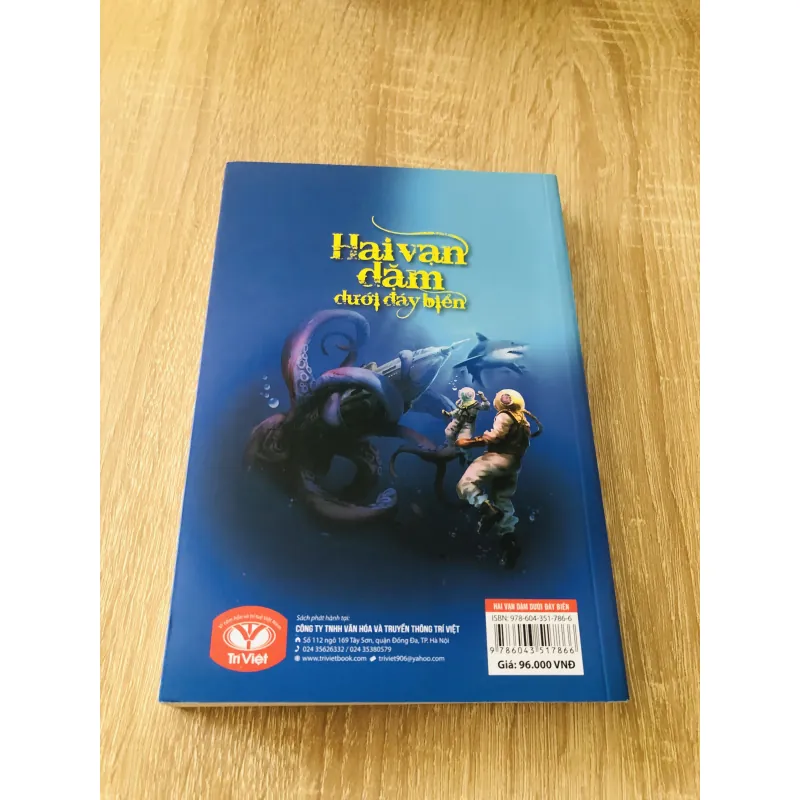 HAI VẠN DẶM DƯỚI ĐÁY BIỂN  1004026