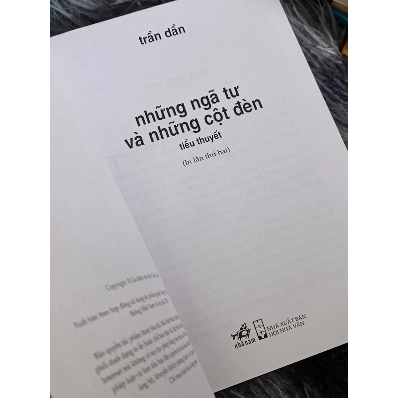 Những ngã tư và những cột đèn 477890