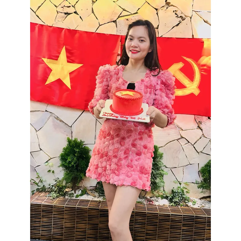 Sét váy hoa hồng size M , quảng châu cao cấp 575594
