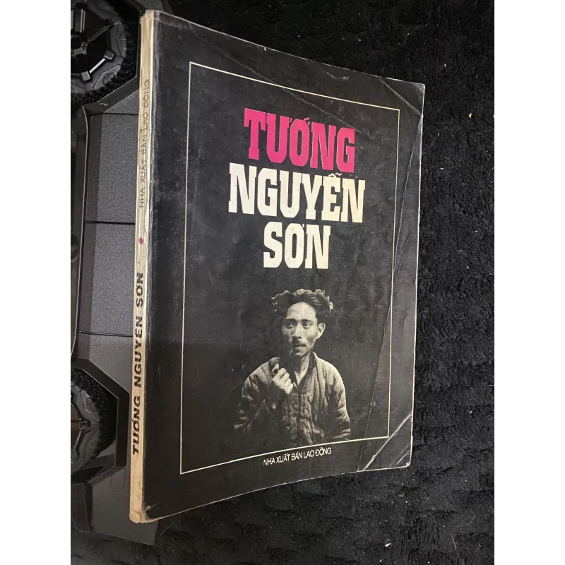 Tướng Nguyễn Sơn- có dấu, chữ ký của nxb 1031633