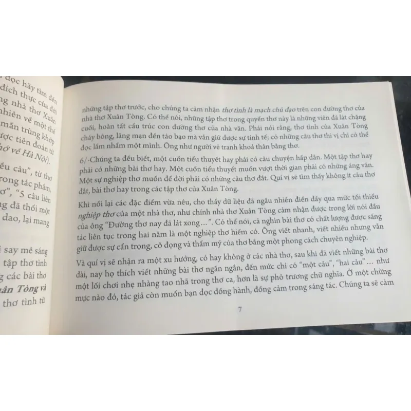 Xuân Tòng Và Sáu Tập Thơ 736339