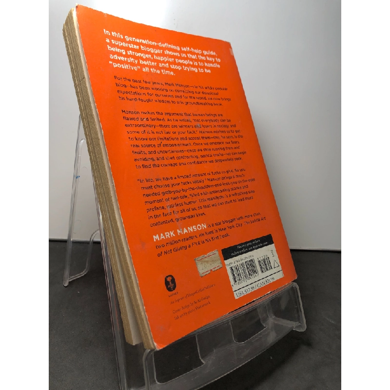 The subtle art of not giving a f*ck mới 80% bẩn nhẹ Mark Manson HPB1408 NGOẠI VĂN 350373