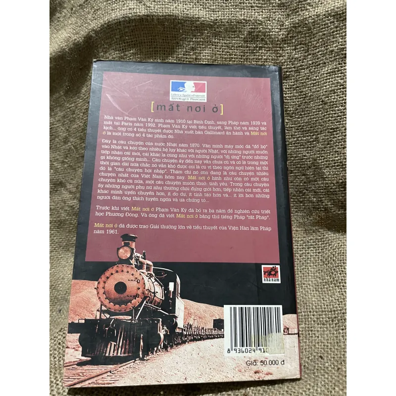 Mất nơi ở - Phạm Văn Ký - sách khổ lớn  1000052