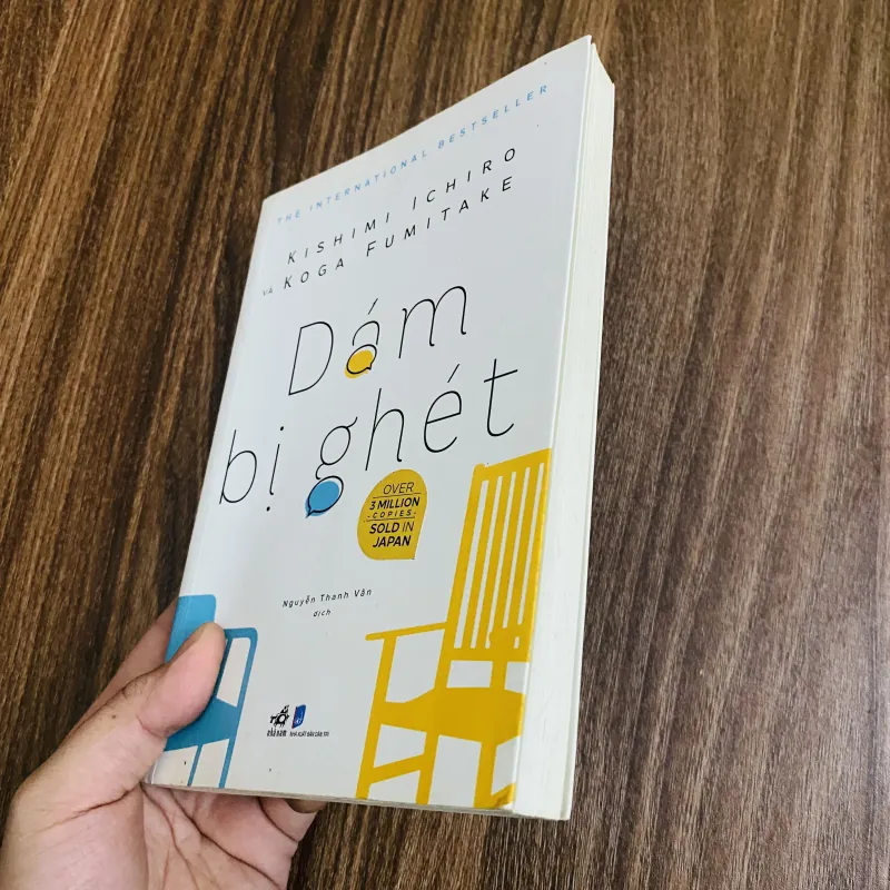 Dám bị ghét 974384