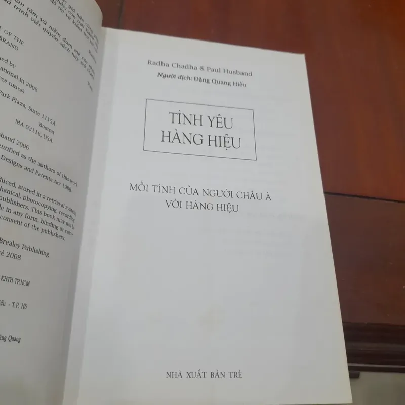 Radha Chadha & Paul Husband - TÌNH YÊU HÀNG HIỆU, mối tình của người Châu Á 573455