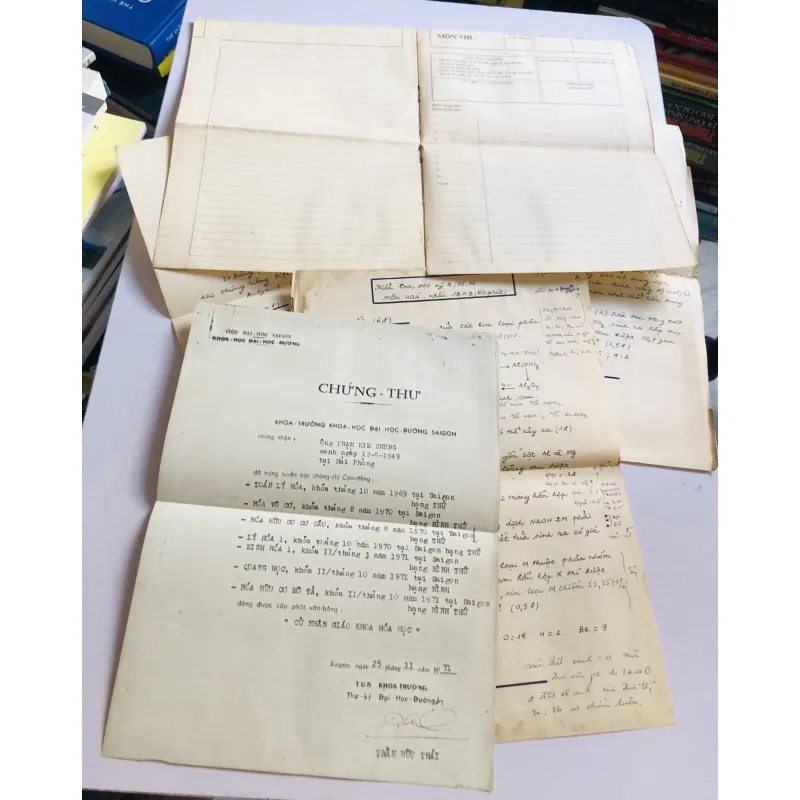 1 Chứng thư + 3 tờ đề thi môn hóa + tờ giấy thi 776940
