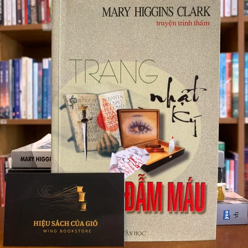Trang nhật ký đẫm máu - Mary Higgins Clark 589072