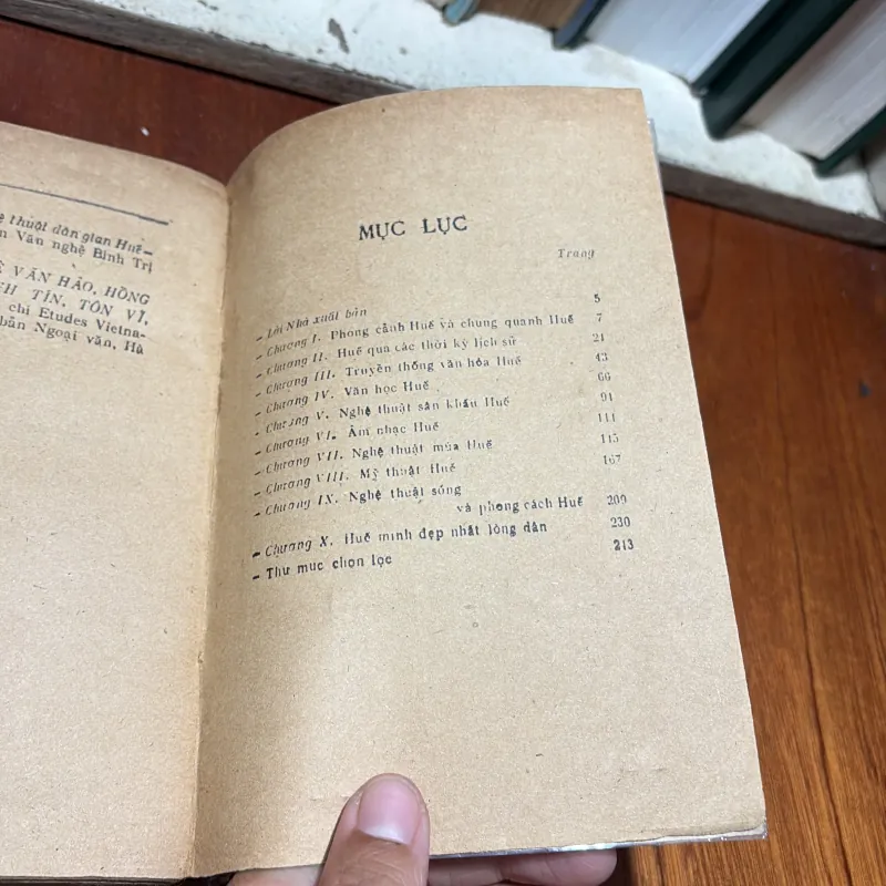 [Bìa Có Viết Vẽ] - II Lịch Sử, Văn Hoá: Huế Giữa Chúng Ta - Lê Văn Hảo - 1984 797145