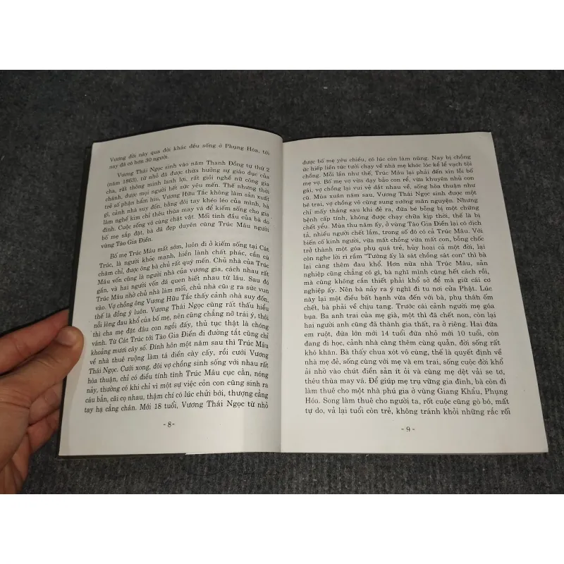 NHỮNG NGƯỜI ĐÀN BÀ TRONG GIA TỘC HỌ TƯỞNG 991084