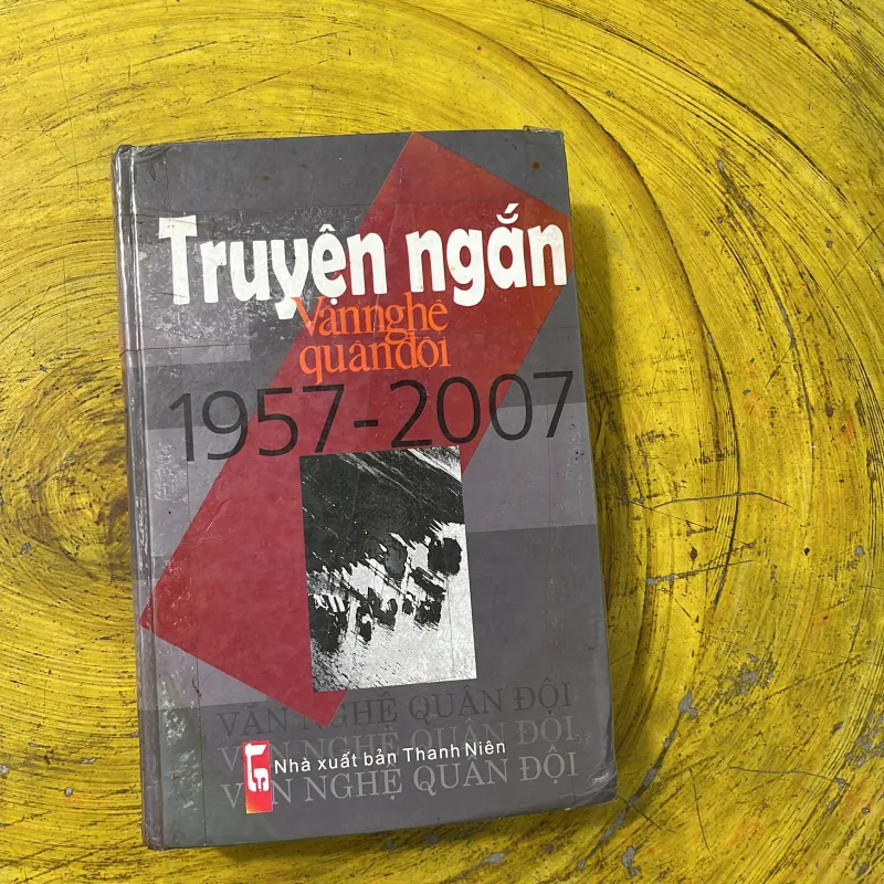 TRUYỆN NGẮN VĂN NGHỆ QUÂN ĐỘI 1957-2007 bìa cứng 792942