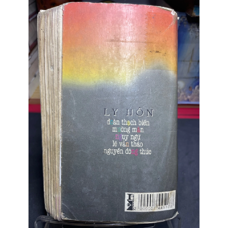Ly hôn 1997 mới 50% ố vàng bụng xấu Nhiều tác giả HPB0906 SÁCH VĂN HỌC 451276