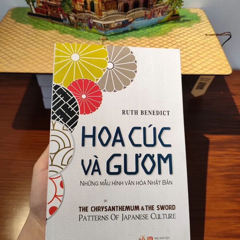 Hoa cúc và gươm 561730