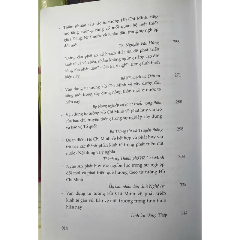 SÁCH CHỦ TỊCH HỒ CHÍ MINH VỚI SỰ NGHIỆP ĐỔI MỚI, PHÁT TRIỂN VÀ BẢO VỆ TỔ QUỐC 700725