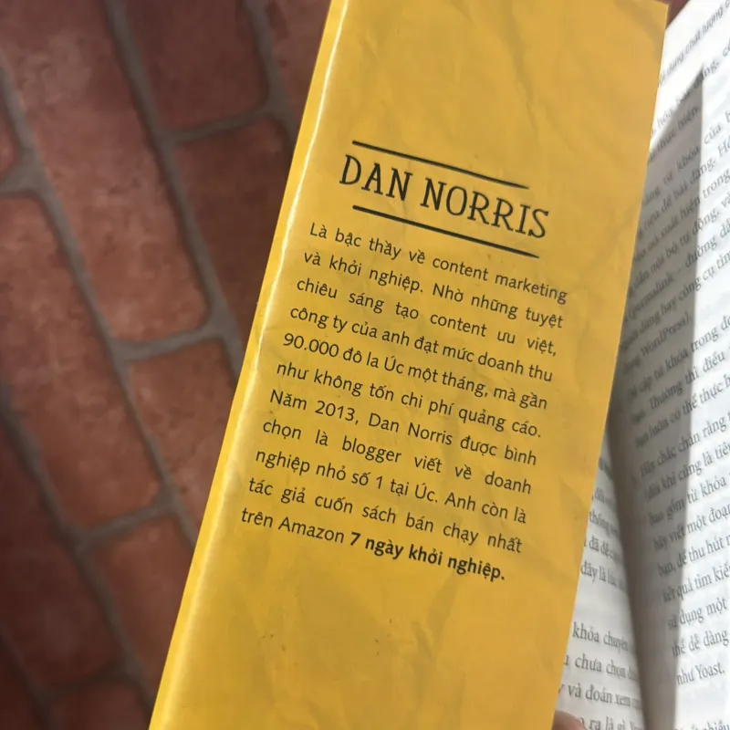 Sách content is king 1021175