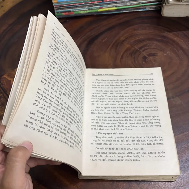 [Có Ẩm Mốc] - II Lịch Sử, Kinh Tế: Địa Lý Kinh Tế Việt Nam - PTS. Trần Văn Thông - 1998 997548