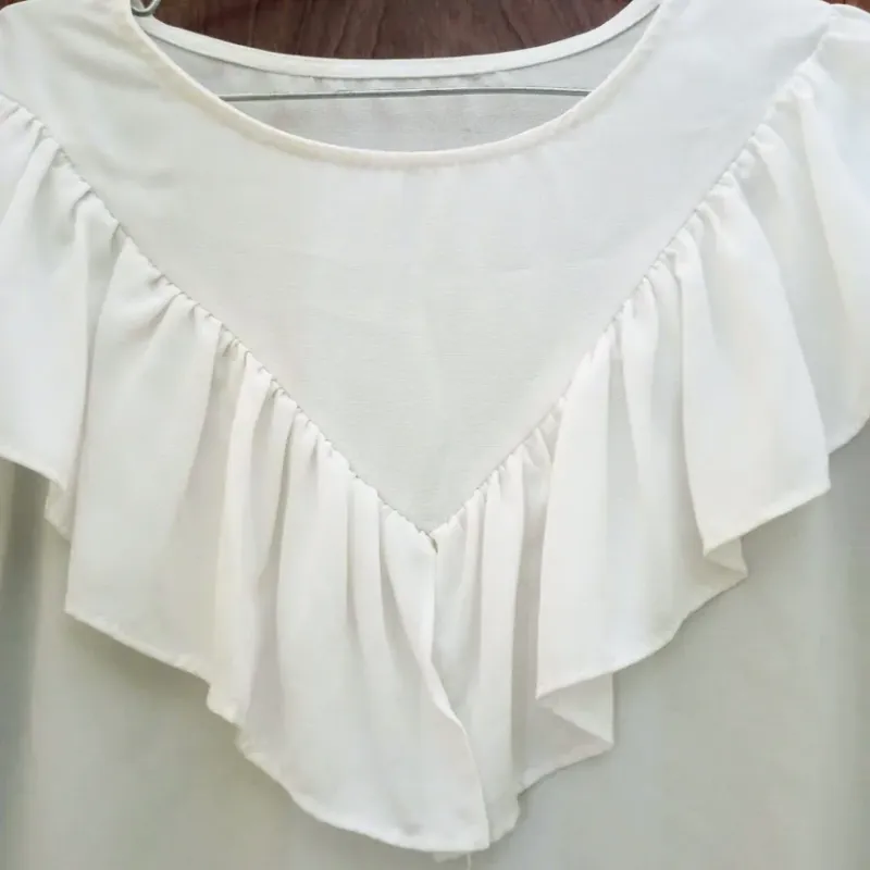 Áo kiểu bèo nhún trắng Size S-M mới 90% 572189
