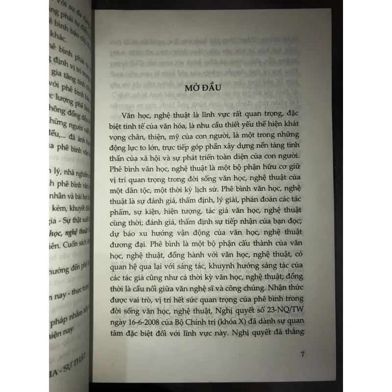 Đổi mới và phát triển phê bình văn học, nghệ thuật Việt Nam hiện nay  723031