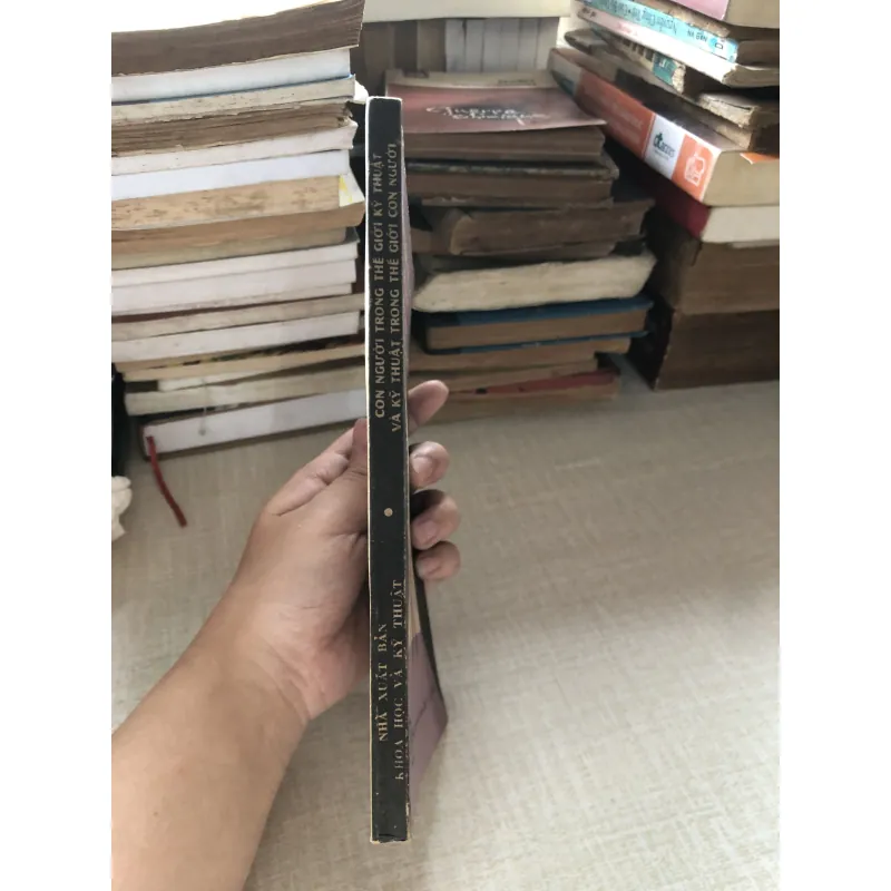 Con người trong thế giới kỹ thuật và kỹ thuật trong thế giới con người 961703