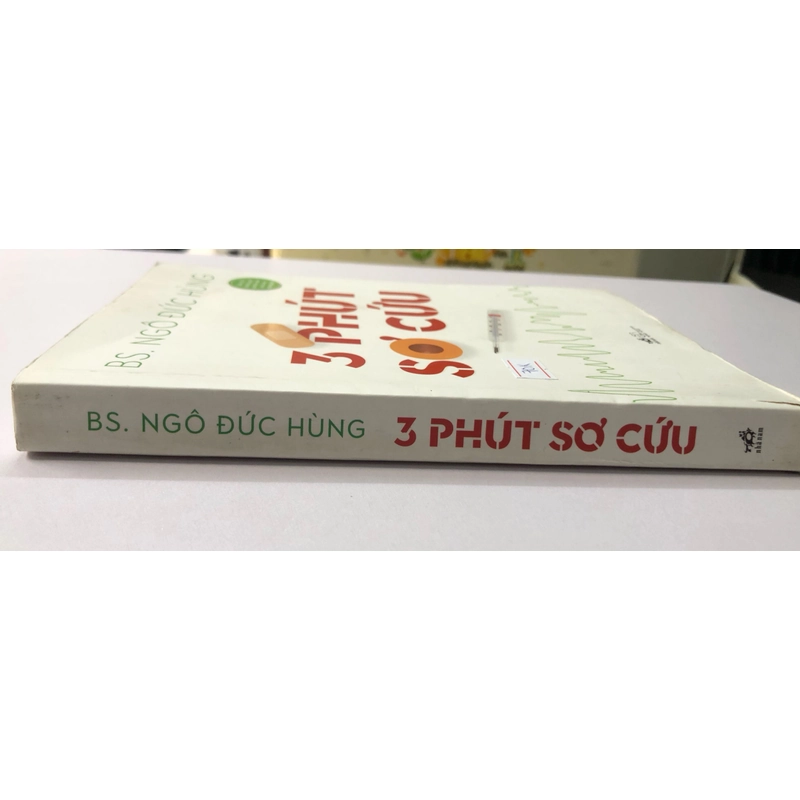 3 PHÚT SƠ CỨU - sách in màu, giấy tốt , 203 TRANG, NXB : 2020 301358