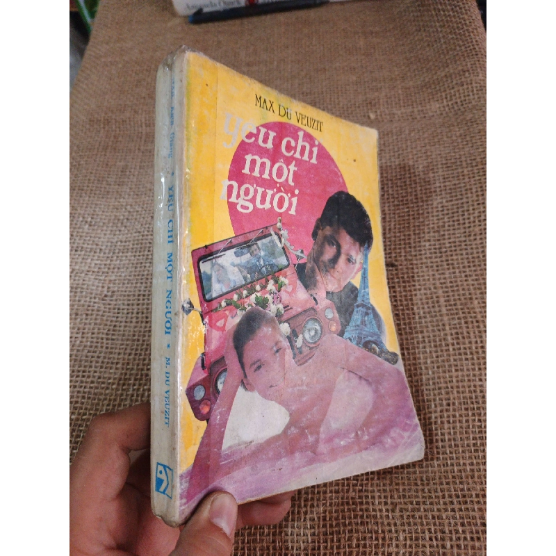 Yêu chỉ một người - Max Du Veuzit mới 70% ố rách 1 trang ko mất nội dung(Sách văn học) HLSC2404 1028407