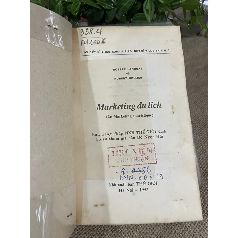 ROBERT LANQUAR & ROBERT HOLLIER - Marketing du lịch 748252