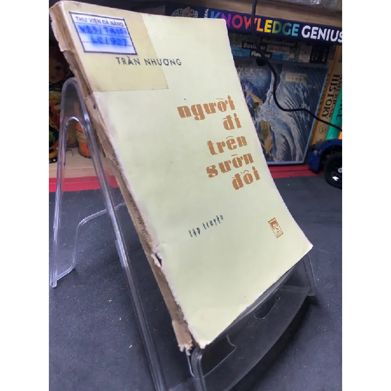 Người đi trên sườn đồi 1983 mới 50% ố bẩn Trần Nhương HPB0906 SÁCH VĂN HỌC Blogmeo21025 581403