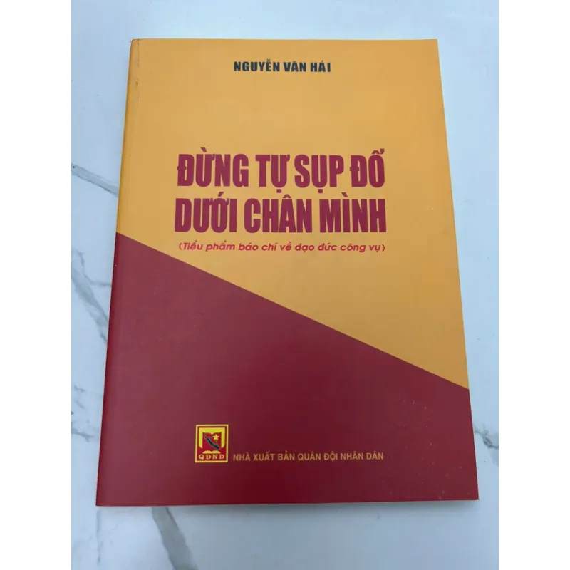 Đừng Tự Sụp Đổ Dưới Chân Mình - Nguyễn Văn Hải - Tiểu phẩm báo chí 608199