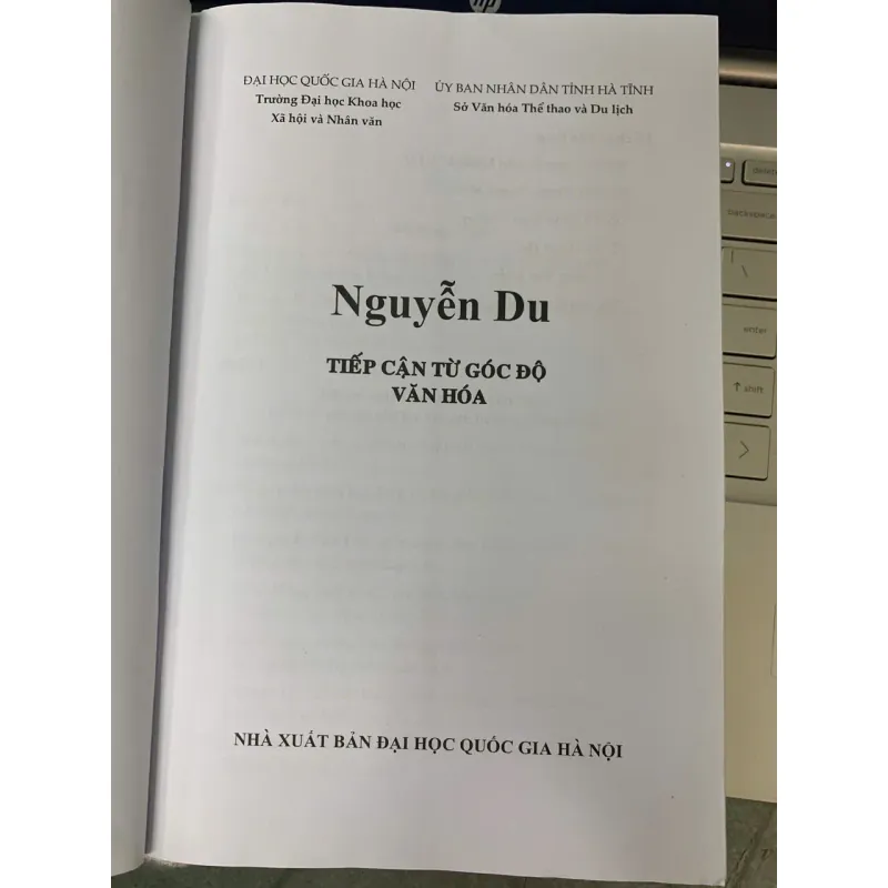 NGUYỄN DU TIẾP CẬN TỪ GÓC ĐỘ VĂN HÓA - NHIỀU TÁC GIẢ 730936