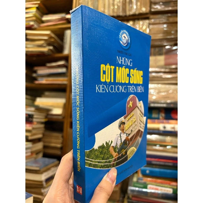 Những cột mốc sống kiên cường trên biển - Nhiều tác giả 791717