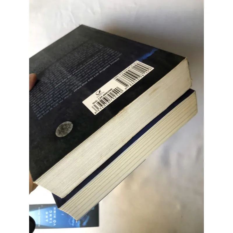 Ánh sáng vô hình - Anthony Doerr 927750