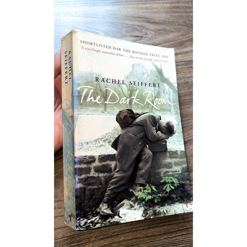 Sách cũ: The Dark Room bybRachel Seiffert 729058