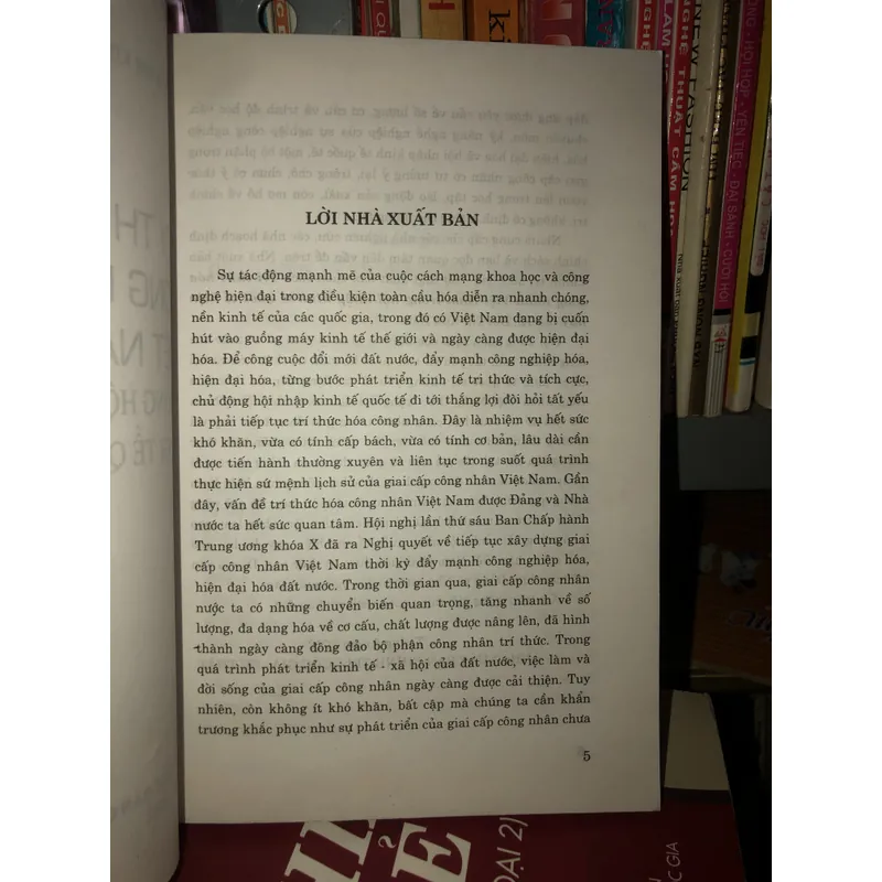 Trí thức hoá công nhân Việt Nam trong hội nhập kinh tế quốc tế  hiện nay  608021