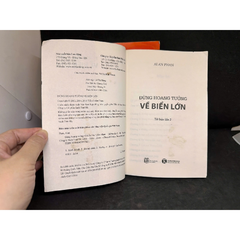 [Phiên Chợ Sách Cũ] Đừng Hoang Tưởng Về Biển Lớn, Mới 80% (ố nhẹ) + Sách tặng, 2016 - Alan Phan H1604-SBM-1 1019528