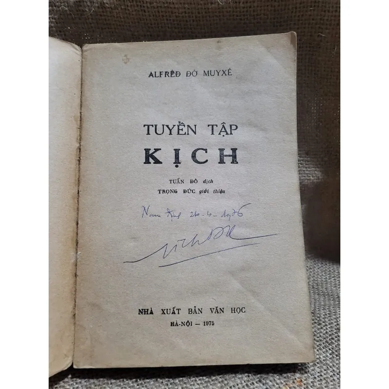 Kịch Muy-Nội Tuyển tập kịch Muy-sê (Alfred de Musset) Tuấn Đô dịch, Trọng Đức giới thiệu  602018