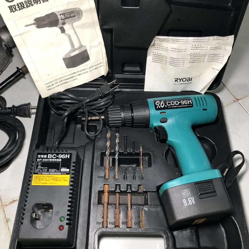 Máy khoan,vặn vít pin sạc Ryobi Nhật 730564