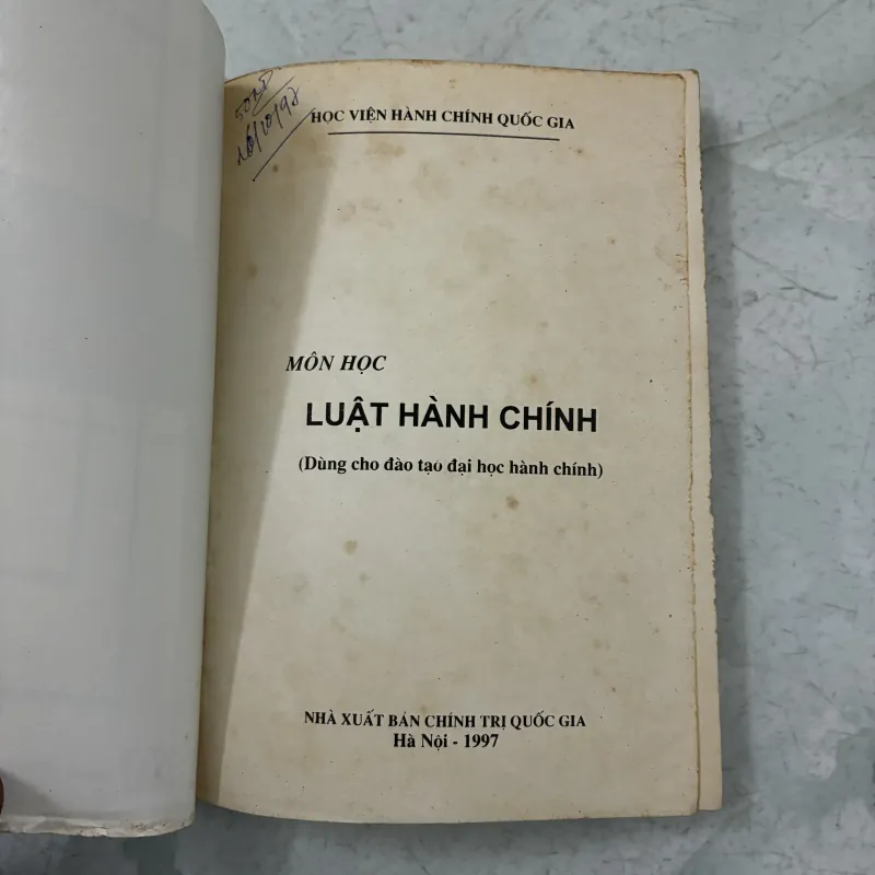 Luật hành chính - 1997s 1010182