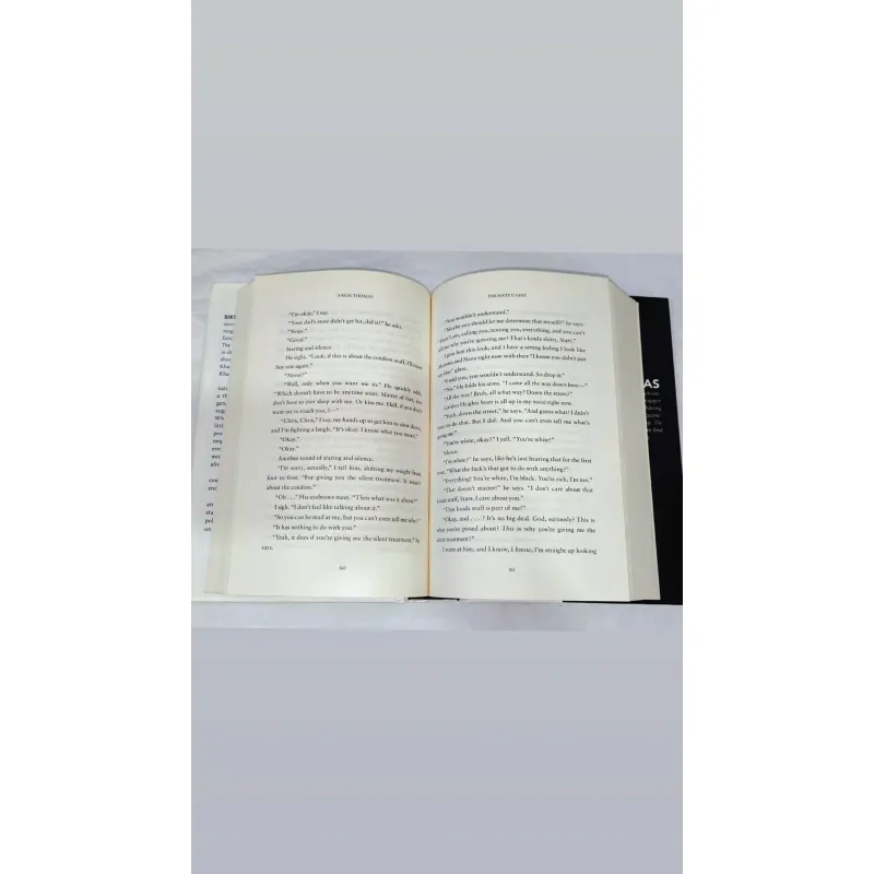 The Hate U Give của tác giả Angie Thomas (bìa cứng) 747988