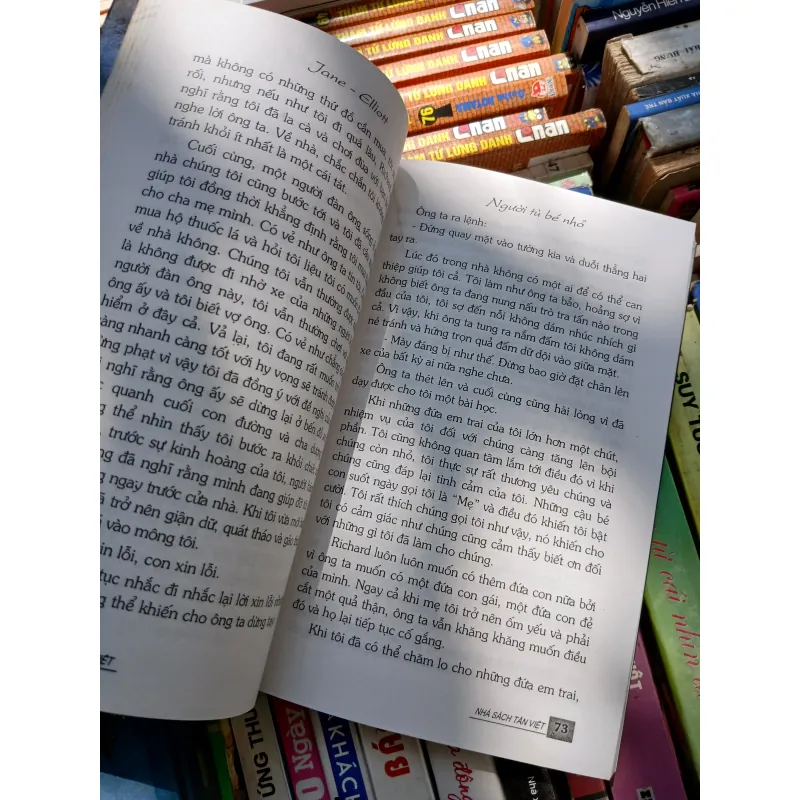 NGƯỜI TÙ BÉ NHỎ - JANE ELLIOTT (Bùi Liên Thảo dịch) 1002282