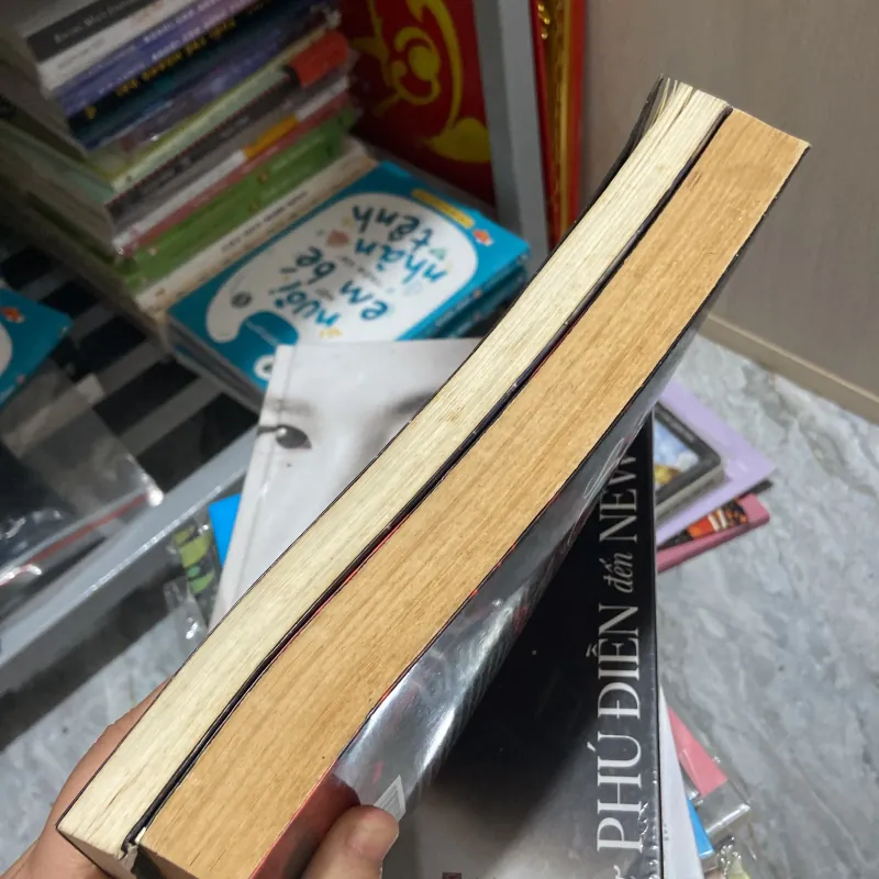 Công chúa mặt trăng - tập 1 ; 2 : CINDER ; SCARLET 960926