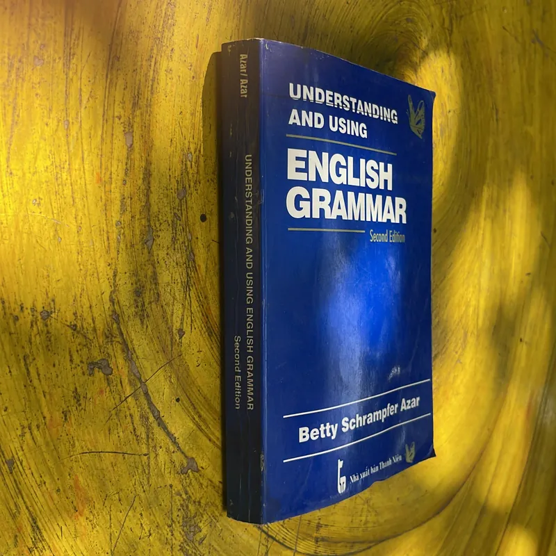 UNDERSTANDING AND USING ENGLISH GRAMMAR- BETTY SCHRAMPFER AZAR 702039