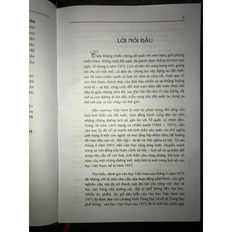 Văn học Việt Nam sau 1975 và việc giảng dạy trong nhà trường  736717