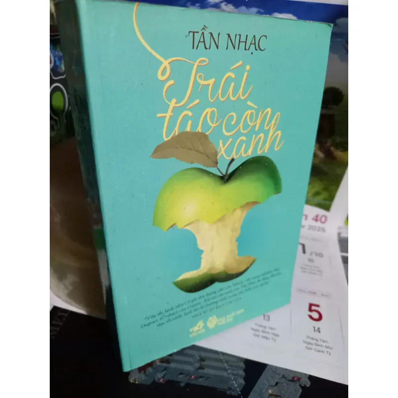 trái táo còn xanh 591676