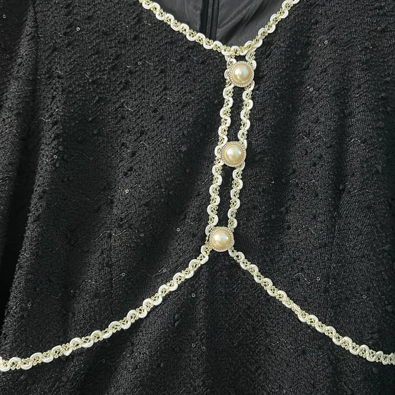 Váy đen cổ đính khuy ngọc 720329