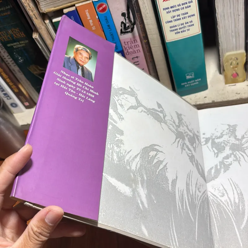 [Sách Bìa Cứng, Nặng] - II 111 Tình Khúc (1945•2001] - Lời Người Ra Đi - Trần Hoàn - 2001 927333