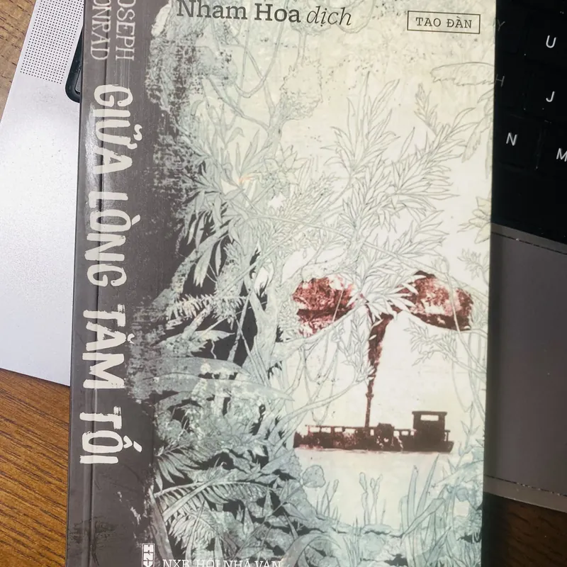 Giữa Lòng Tăm Tối - Joseph Conrad 575954